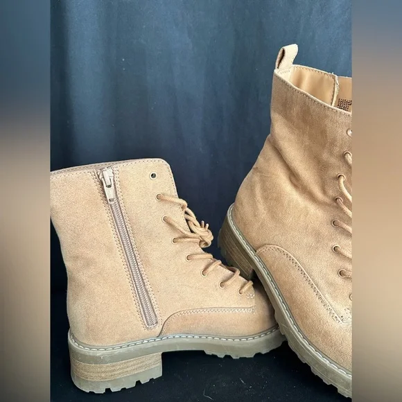 Women's Tan Lace-Up Boots 6.5 - Picture 8 of 8